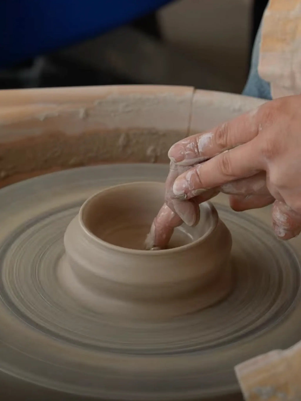 Workshop pottenbakken bij Iris Floor Ceramics